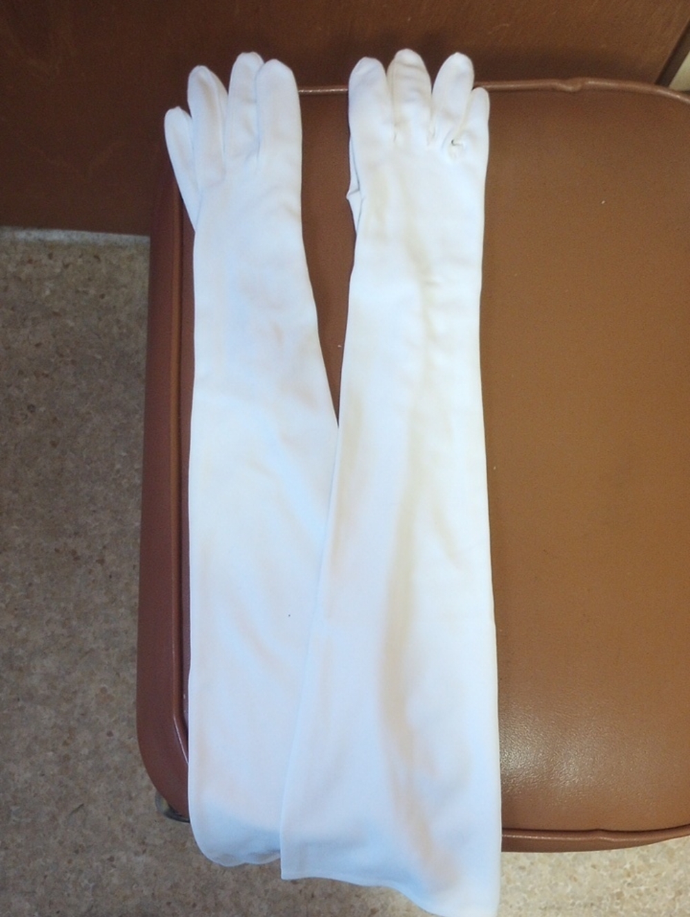 LIKE NEW Neutral White Nylon Formal Vintage Dress Gloves w/ Faux Pearl Buttons